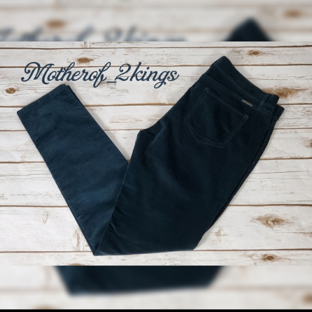 NWOT 🌿NEW YORK & CO🌿 DARK TEAL VELOUR SKINNY PANT